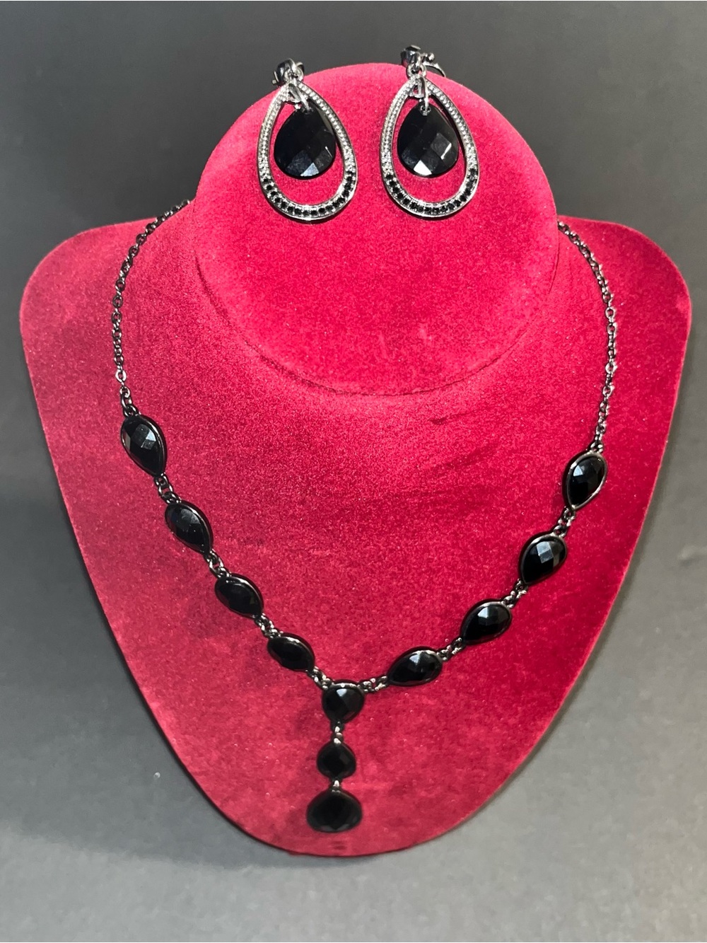 JCPenney Black Faceted Bead Necklace and Matching Teardrop Pendant Set